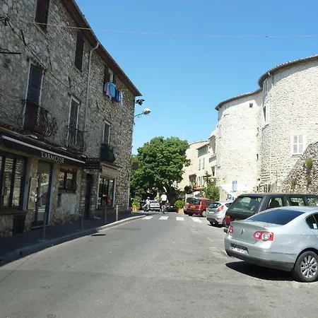 6 Rue De La Tourraque * アンティーブ