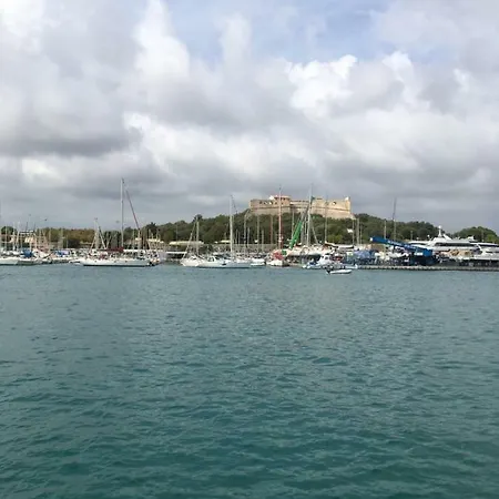 6 Rue De La Tourraque アパート *